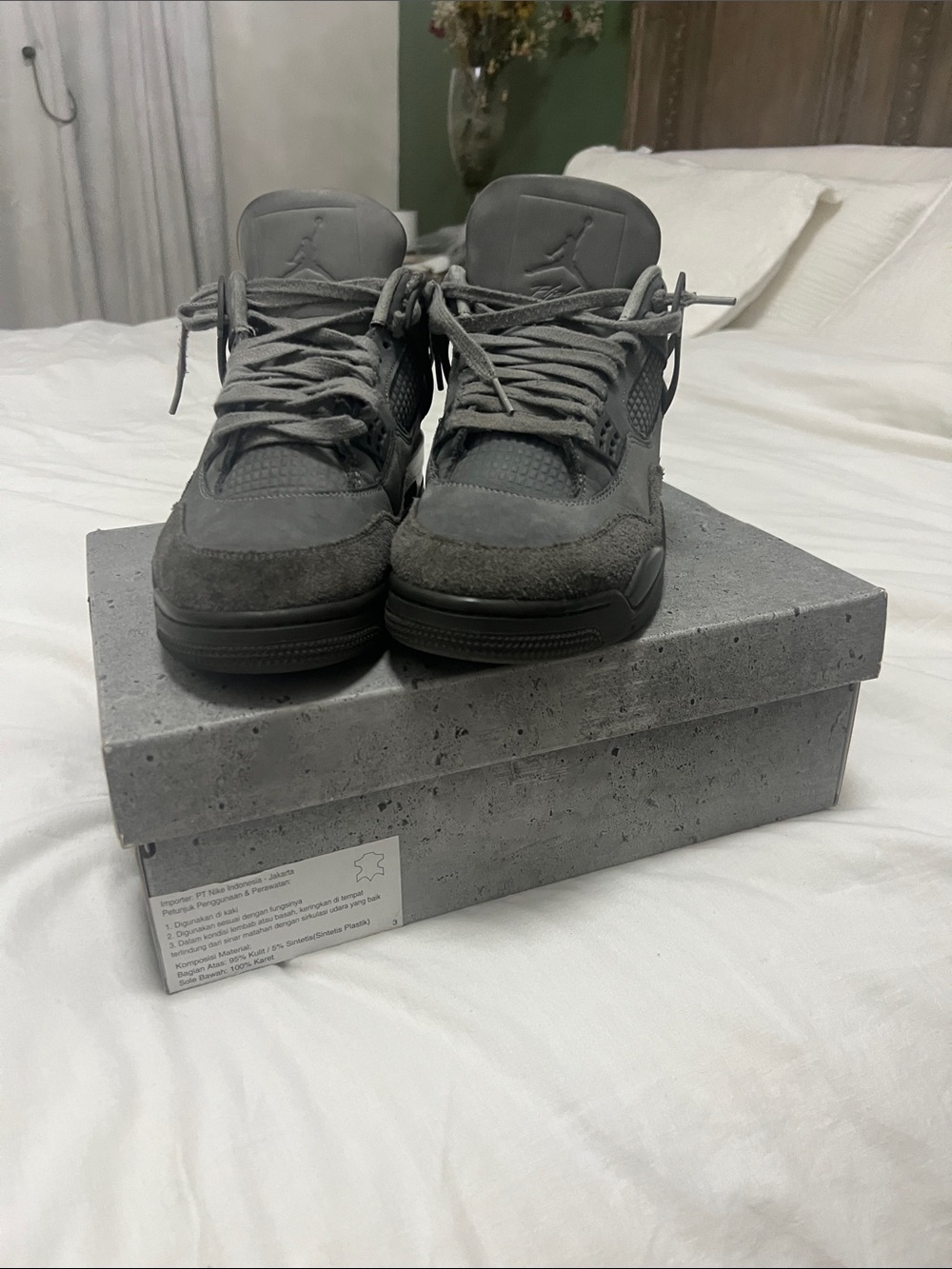 Jordan Retro 4 Men’s Sneakers — Gray